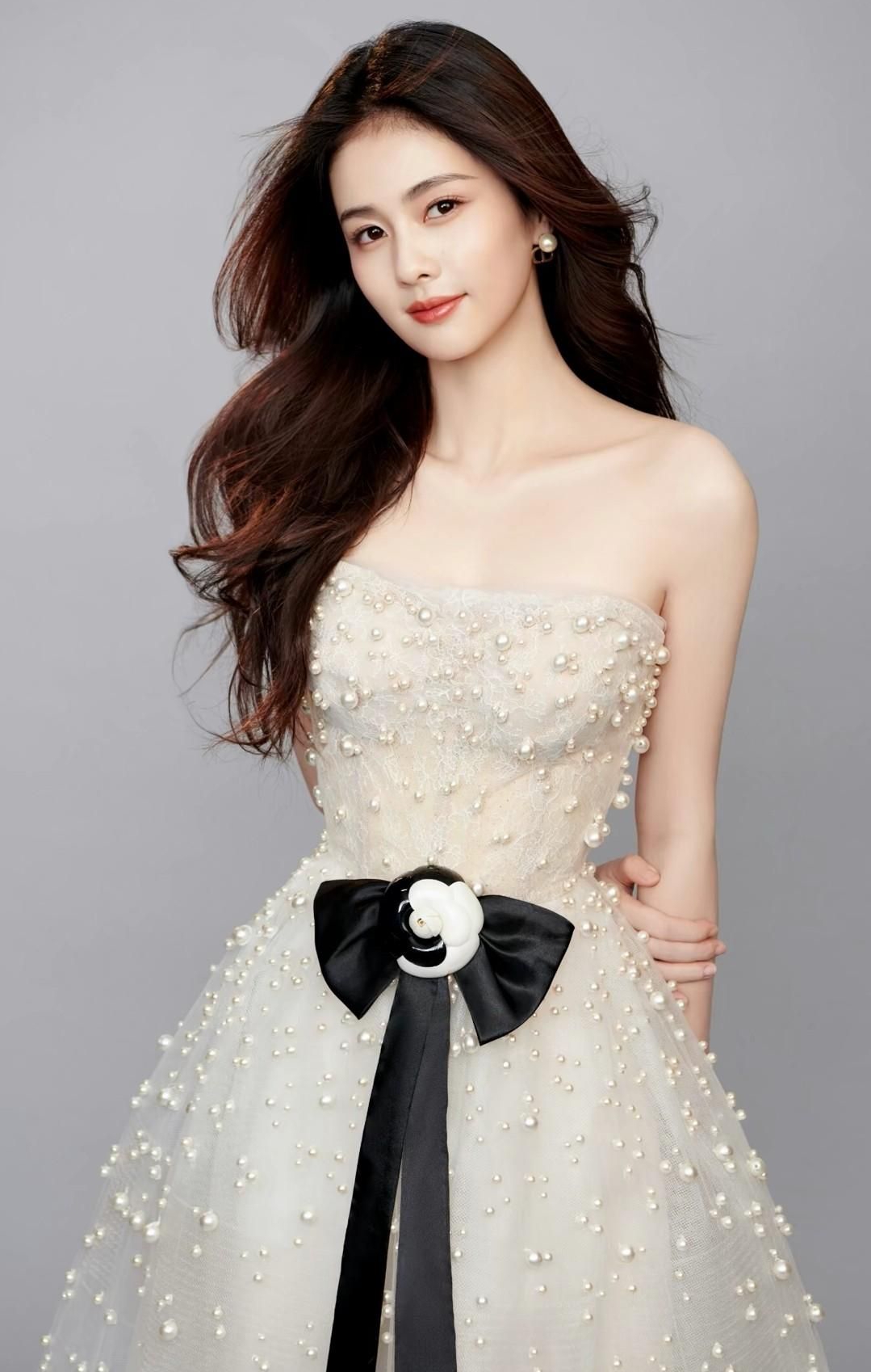 白鹿高清淡雅写真,楚楚动人!__财经头条