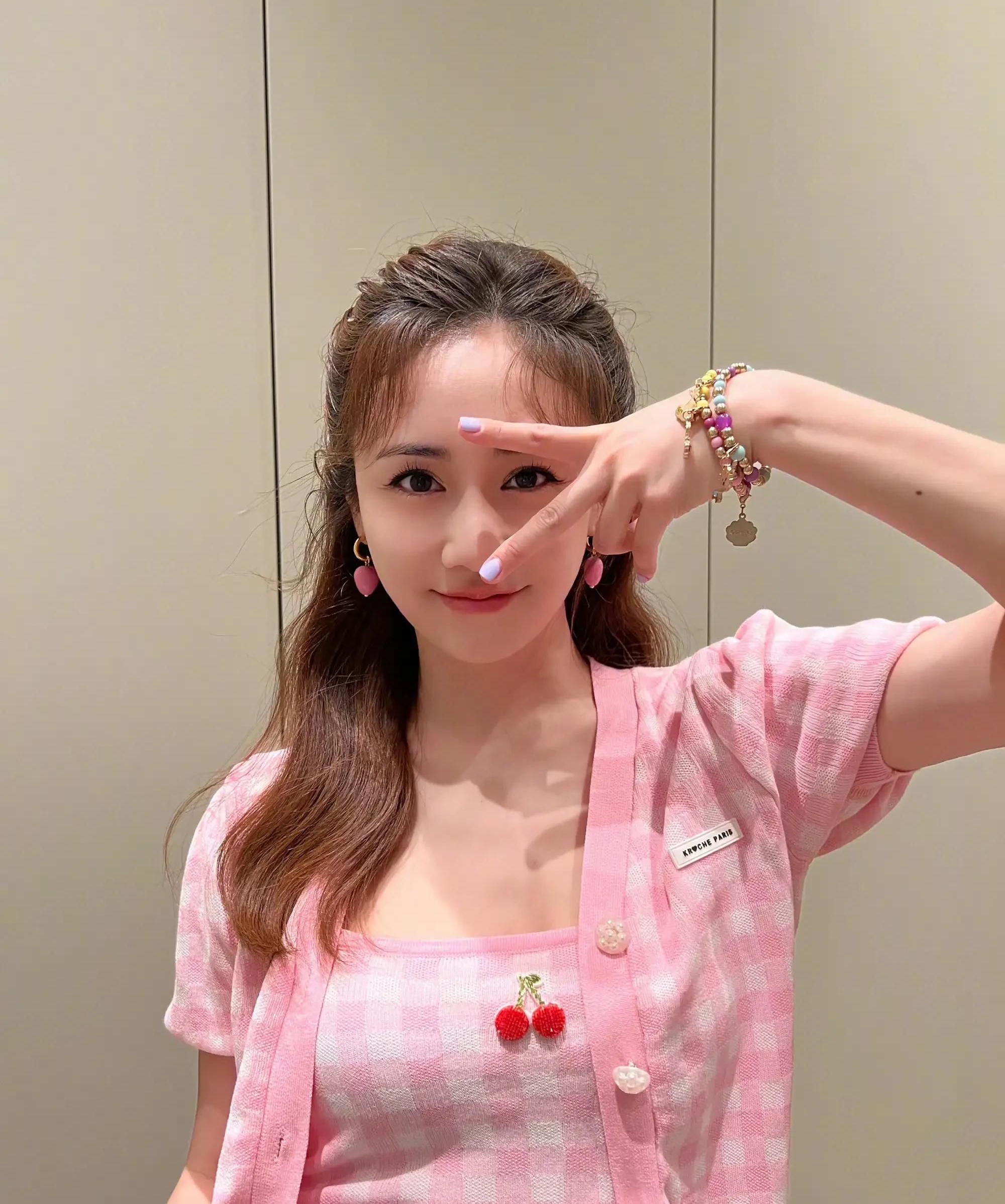 精致优雅的刘芸,甜美可爱,温婉秀丽的写真照!_高清图集_新浪网