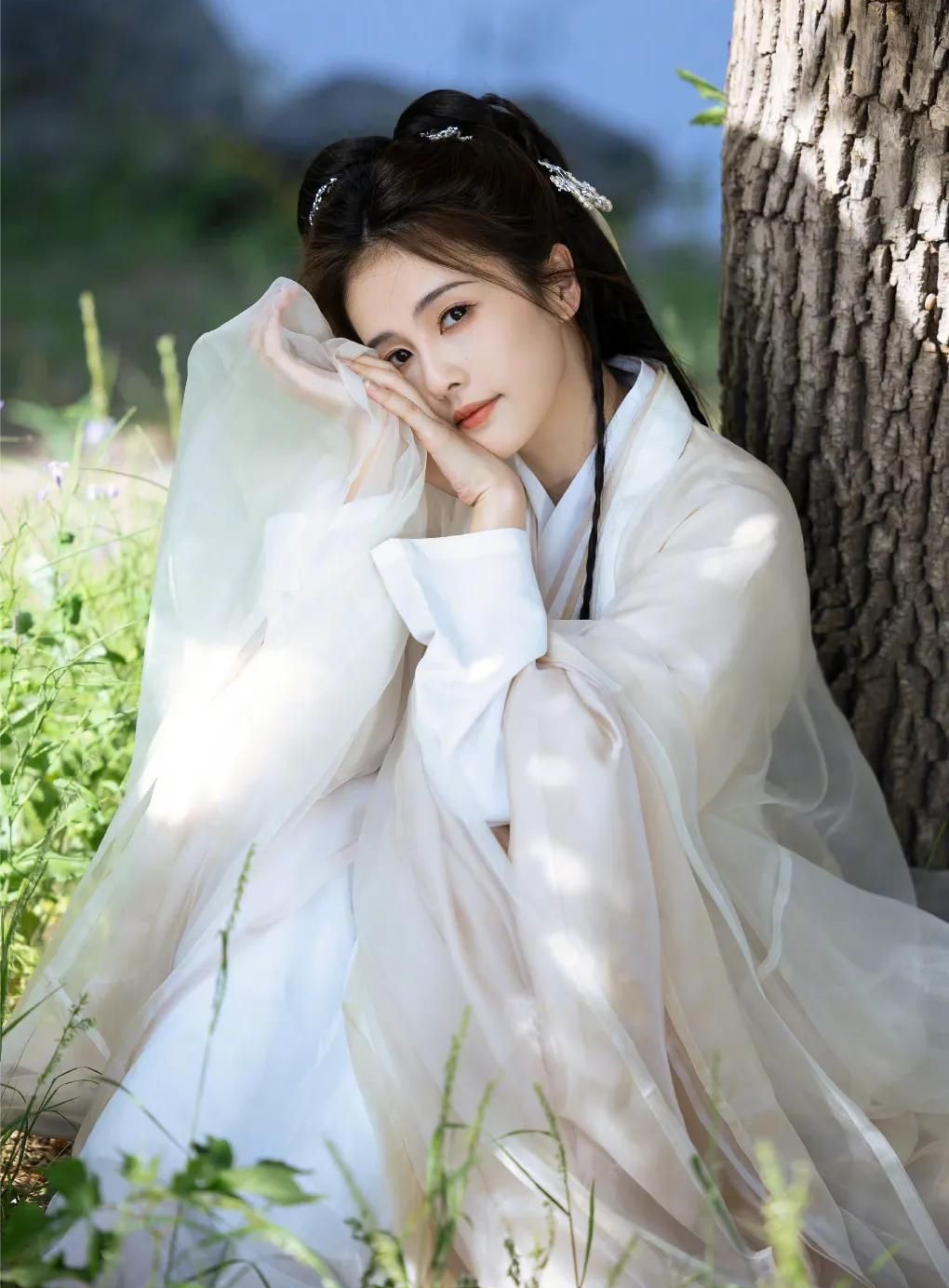温婉优雅白鹿白衣飘飘楚楚动人