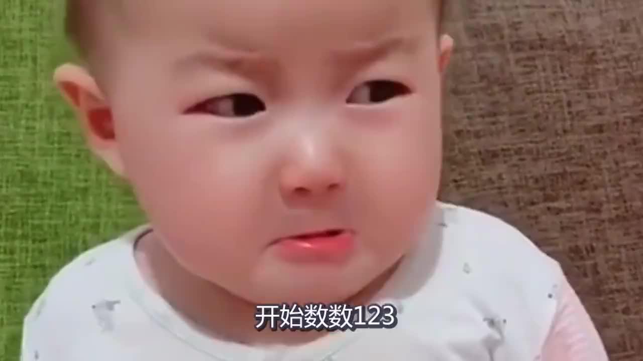 孩子哭闹不止,经过妈妈的恐吓之后,宝宝反而喜笑颜开_新浪新闻