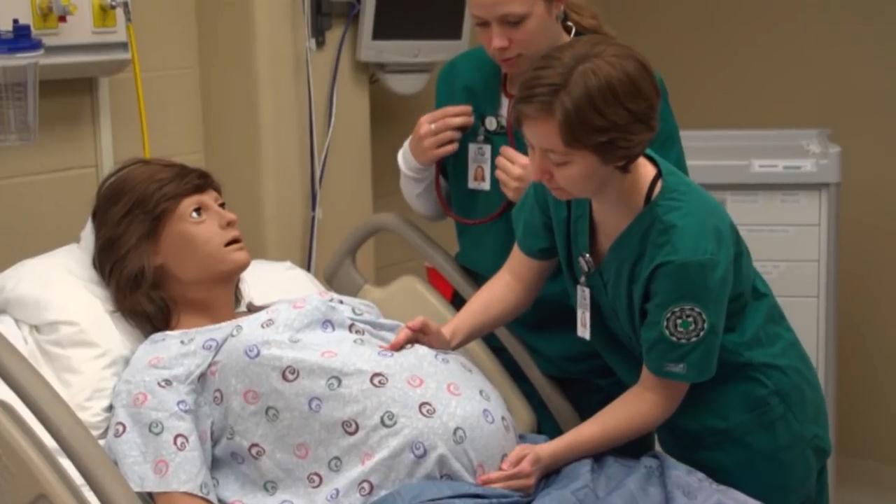 机器人也能怀孕生孩子?太疯狂了