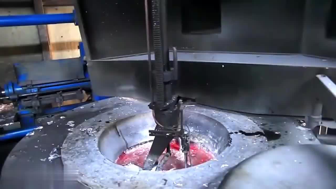 咱们平常用的不锈钢锅具原来是这样生产出来的