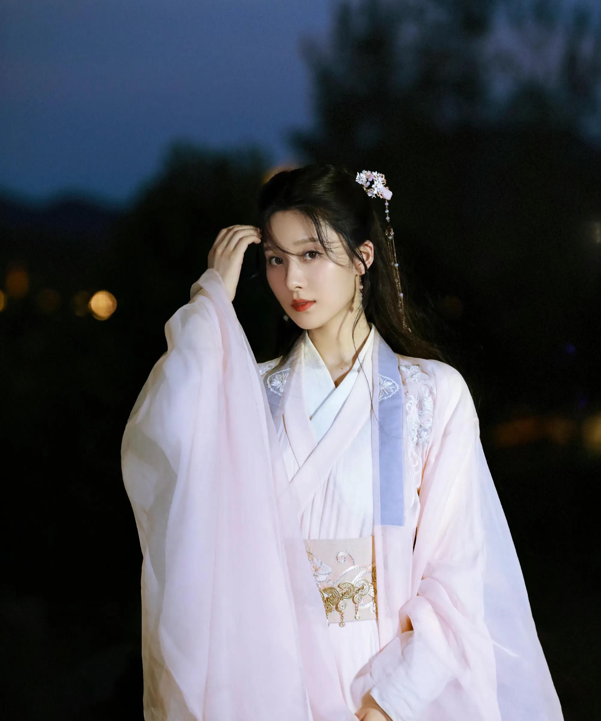 王子璇古装造型,清冷俏皮,楚楚动人!__财经头条