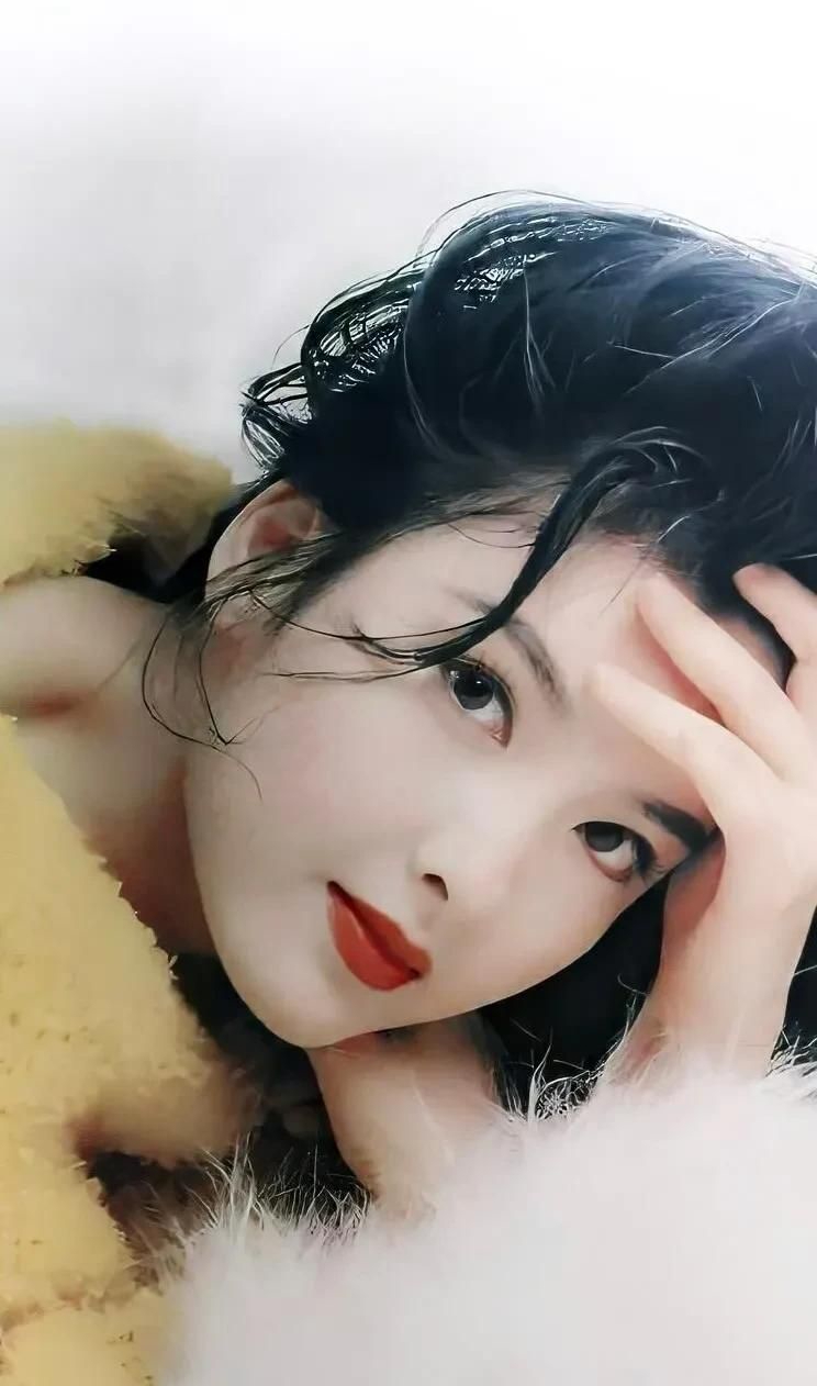 周慧敏高清美艳写真,楚楚动人!