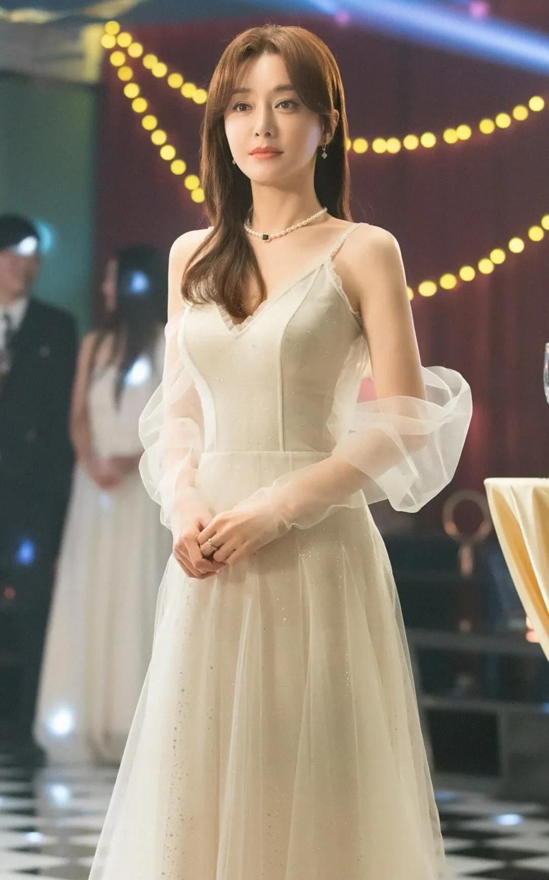 秦岚端庄优雅婀娜写真,楚楚动人!_高清图集_新浪网