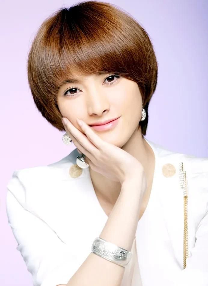 精致优雅的隋俊波,优雅迷人,温婉秀雅的写真照!__财经头条