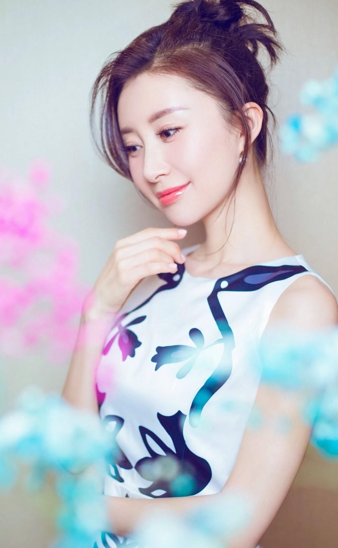 舒畅高清淡雅写真,温婉可人!__财经头条