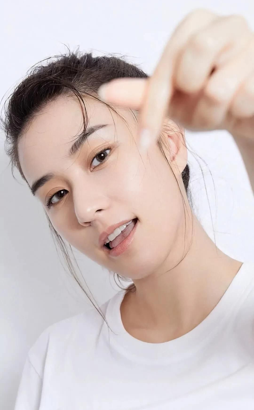 何超莲高清魅力写真,楚楚动人!__财经头条