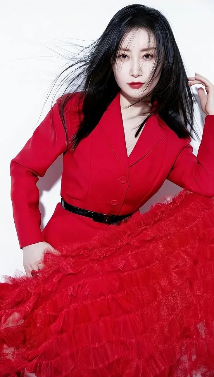 舒畅高清淡雅时尚写真,楚楚动人!__财经头条