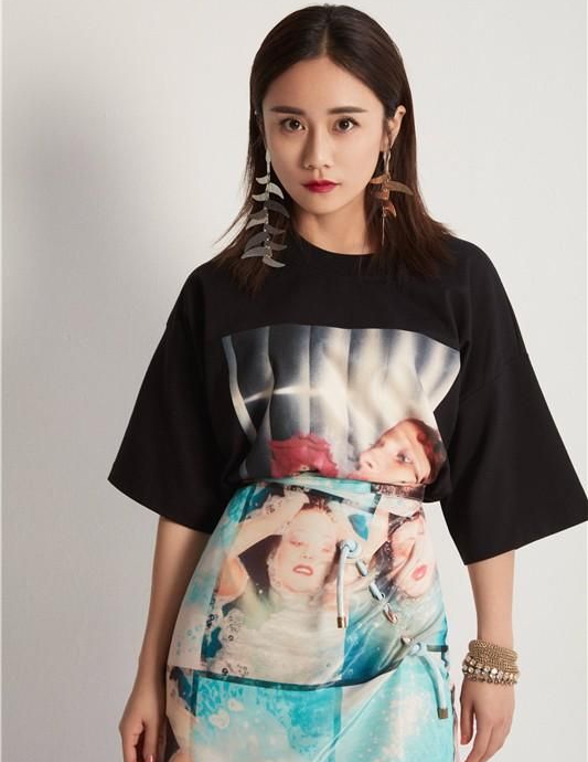 刘芸芳菲妩媚写真花容月貌楚楚动人