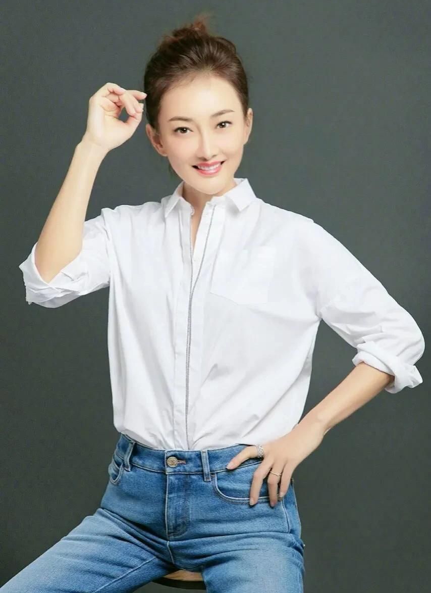 牛莉高清美艳写真,魅力可人!