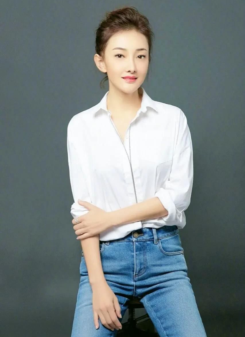 牛莉高清美艳写真,魅力可人!