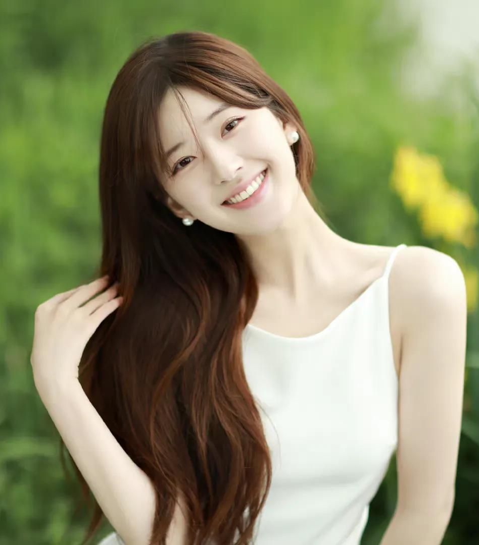 赵露思人比花娇,羞花闭月,惊艳迷人!__财经头条