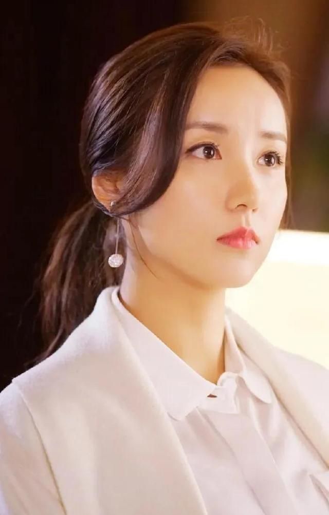 吕一美艳写真照,娇艳如花,楚楚动人!__财经头条