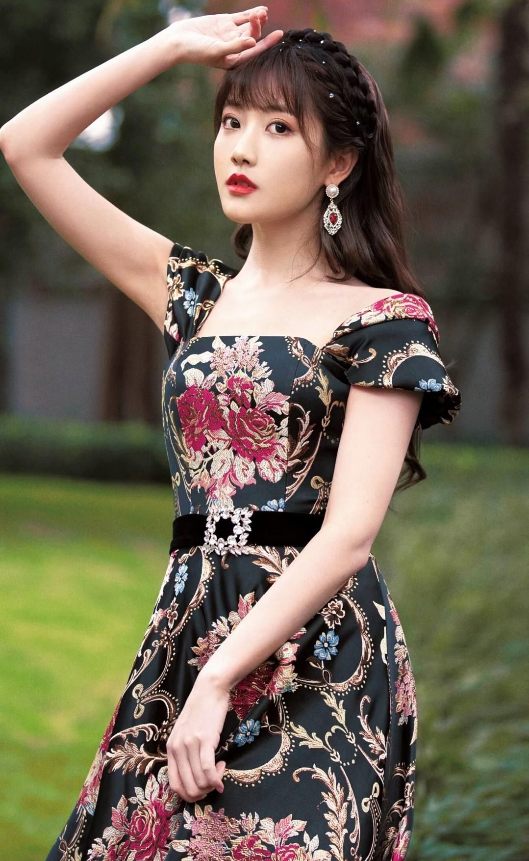 李艺彤高清淡雅写真,优雅迷人!__财经头条