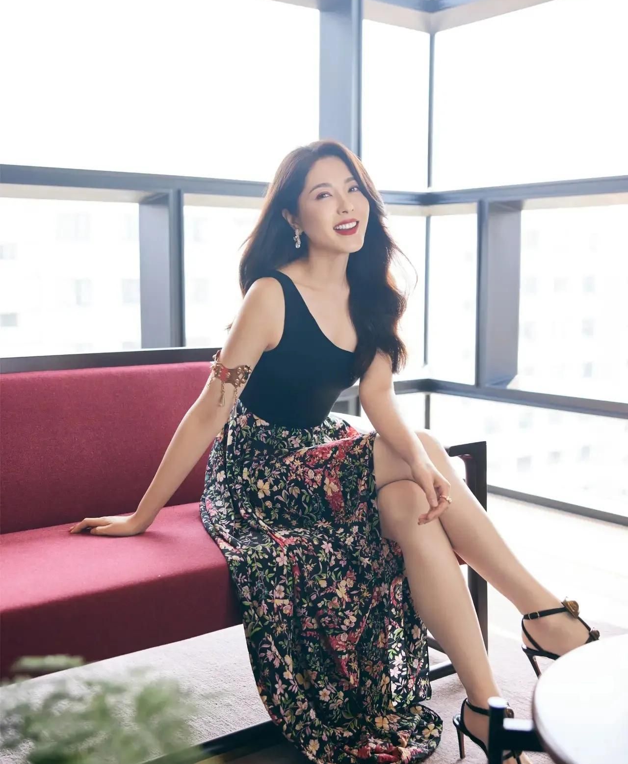 美艳长腿女神曾黎魅力可人