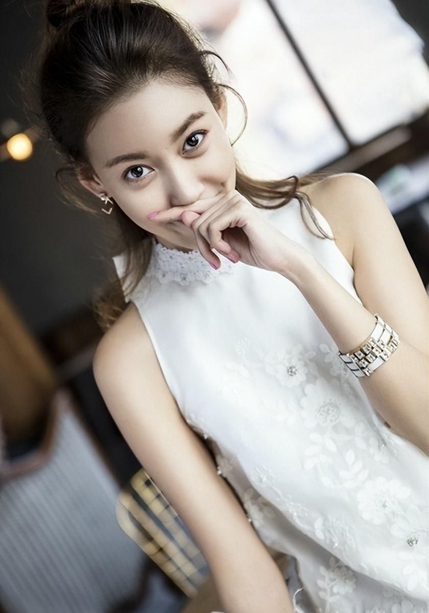 高露气质优雅写真:高贵冷艳,复古优雅!_高清图集_新浪网