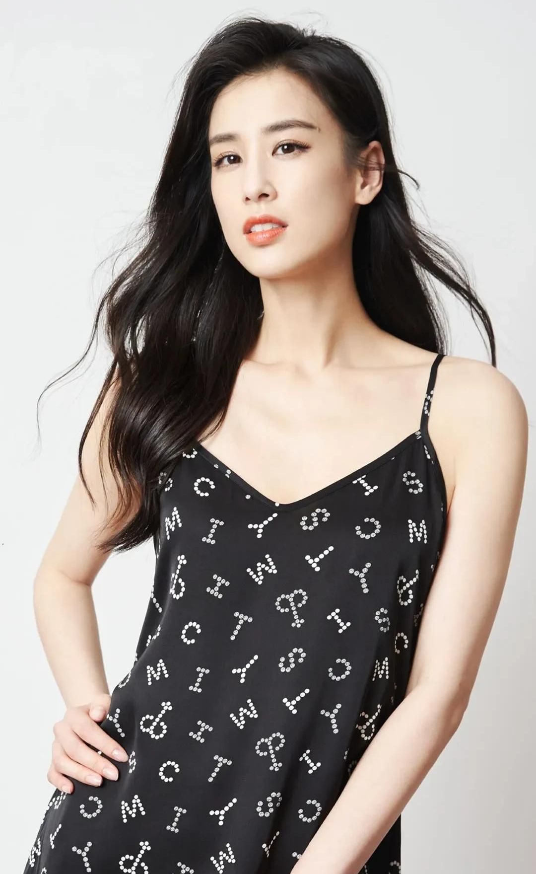 黄圣依高清冷艳写真娇俏可人