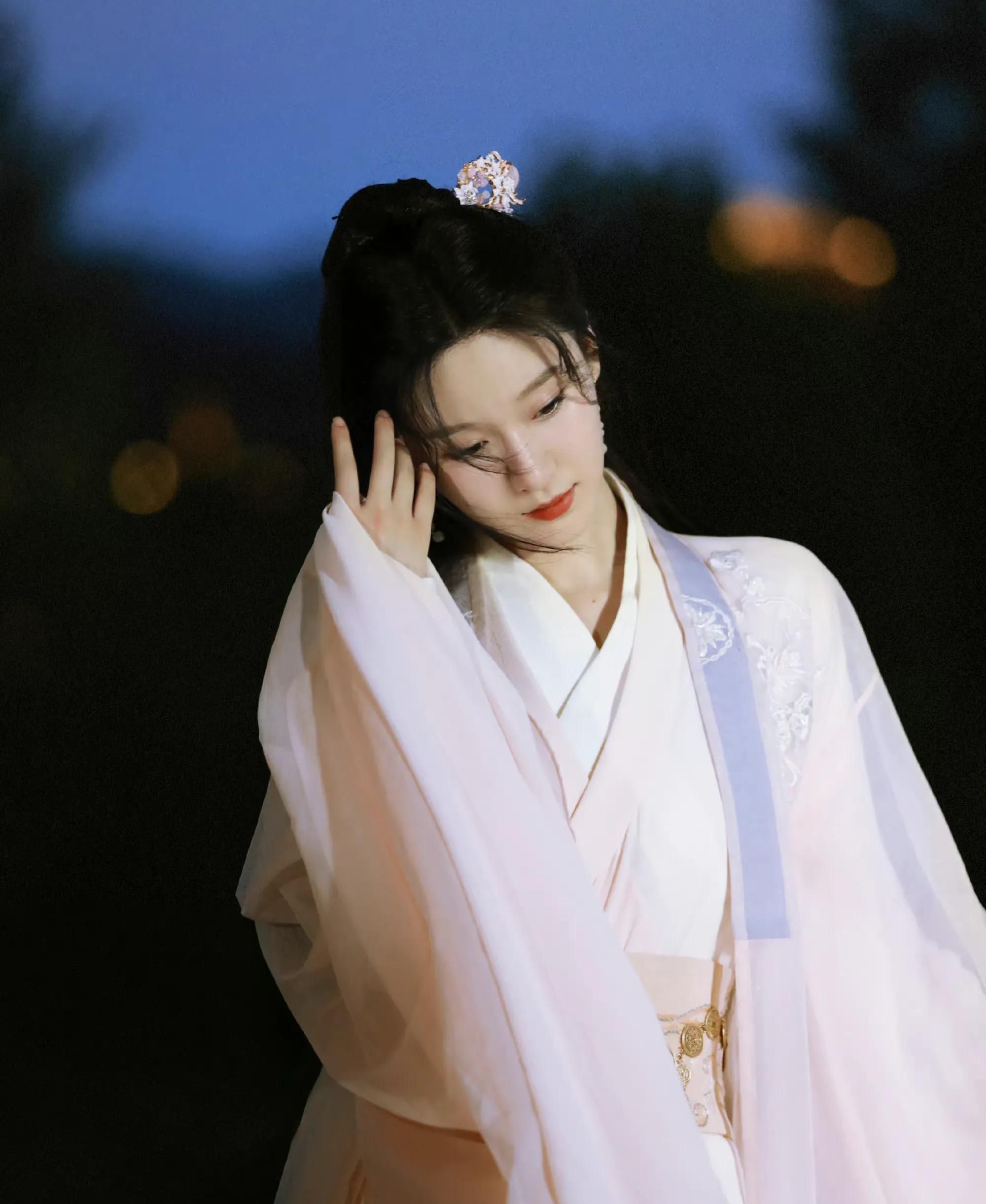 王子璇古装造型,清冷俏皮,妩媚动人!__财经头条