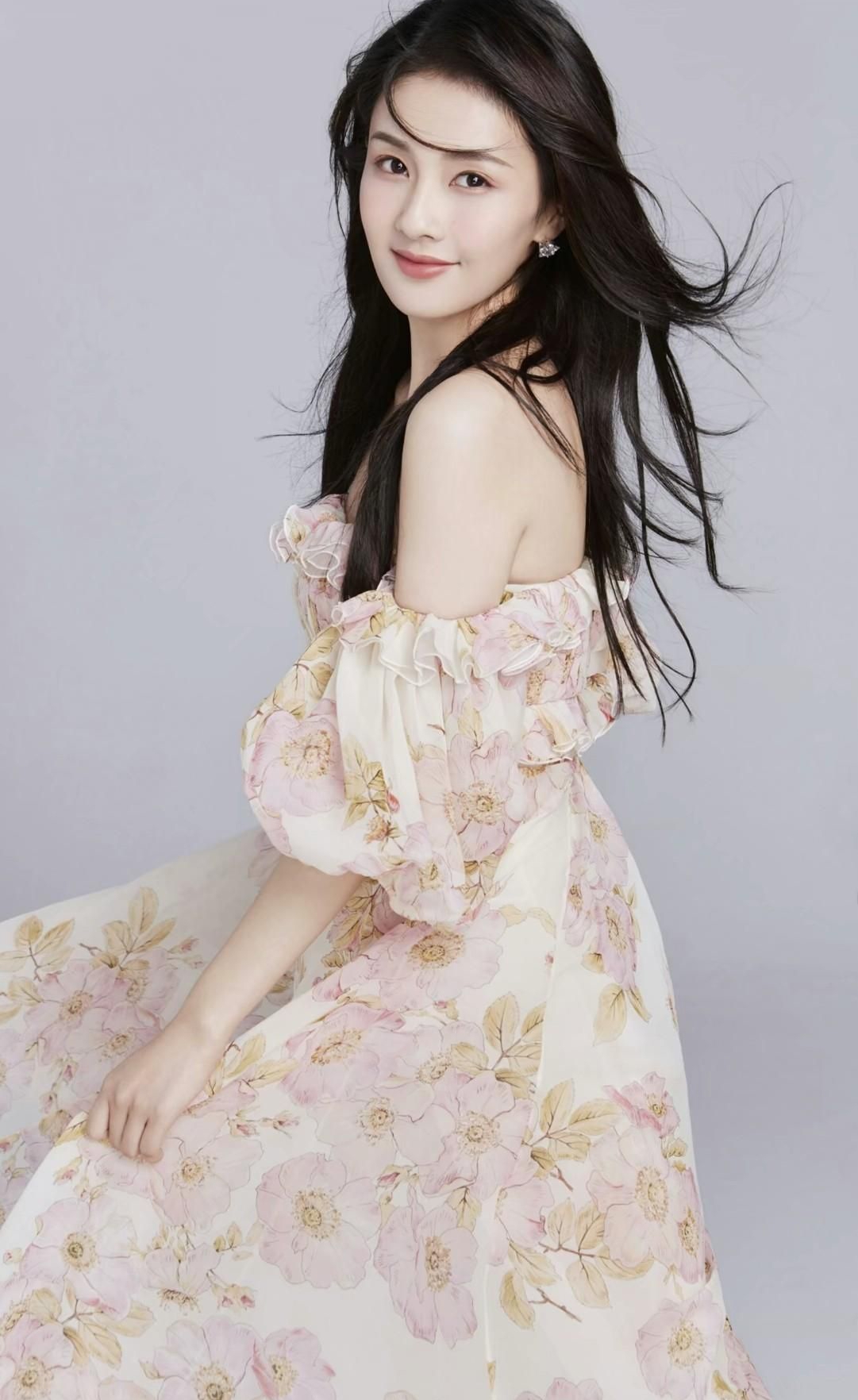 白鹿高清淡雅写真惊艳迷人