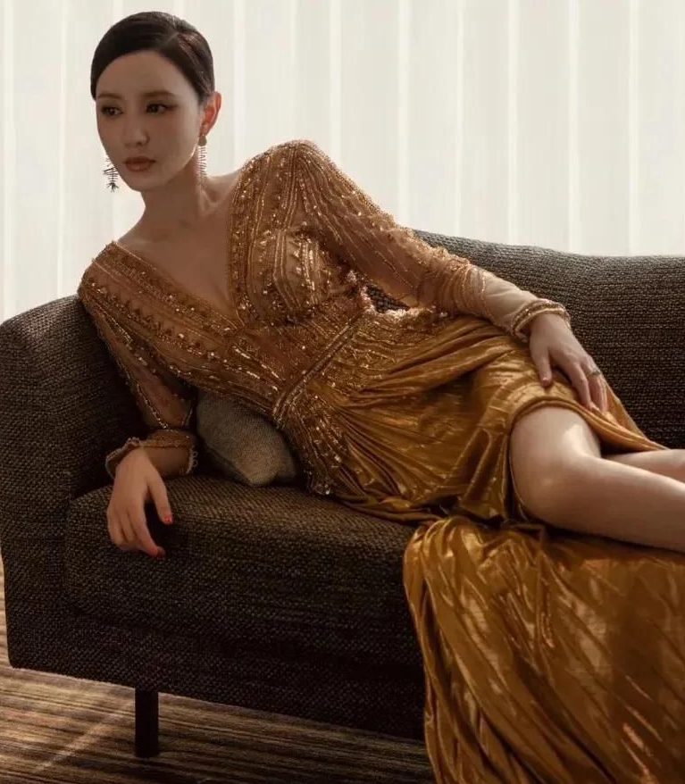 张萌美照,美丽惊艳!__财经头条