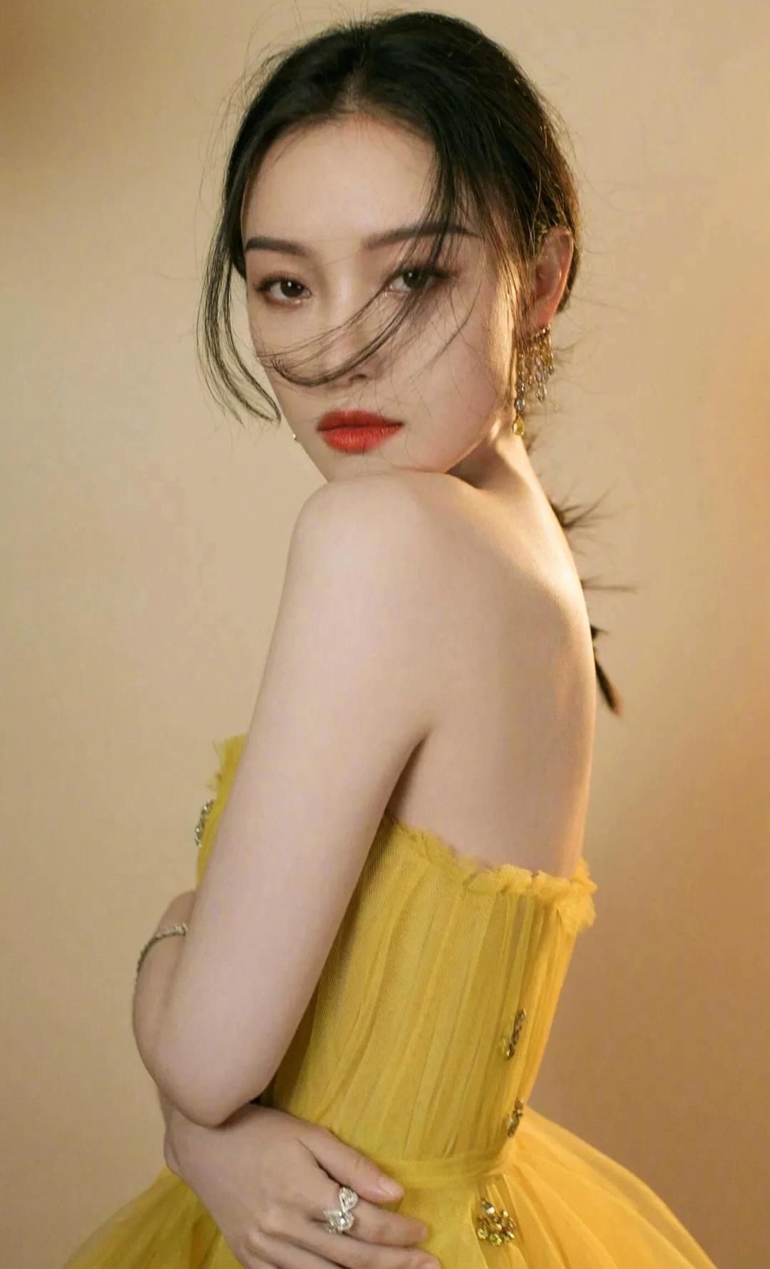 倪妮高清冷艳写真娇俏可人