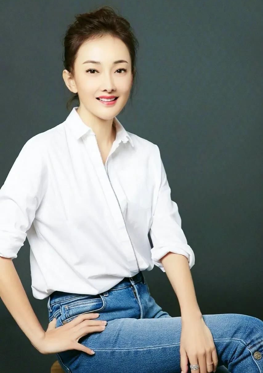 牛莉高清美艳写真,美丽大方!_高清图集_新浪网