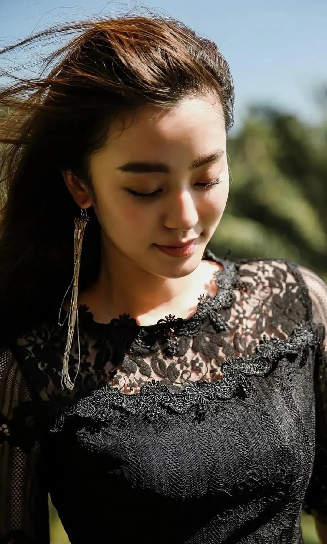 张梦露靓丽妩媚娇俏可人时尚写真