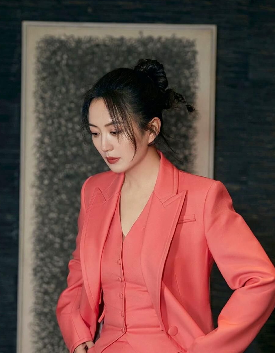 杨童舒粉嫩佳人明艳写真,楚楚动人!__财经头条