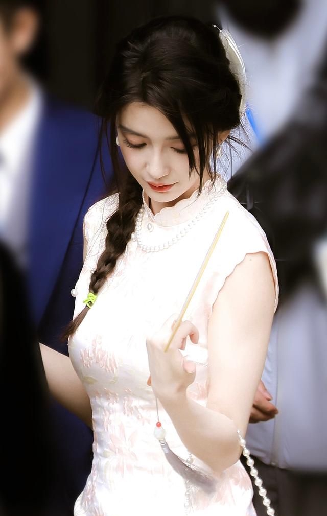 angelababy穿旗袍的美照楚楚动人