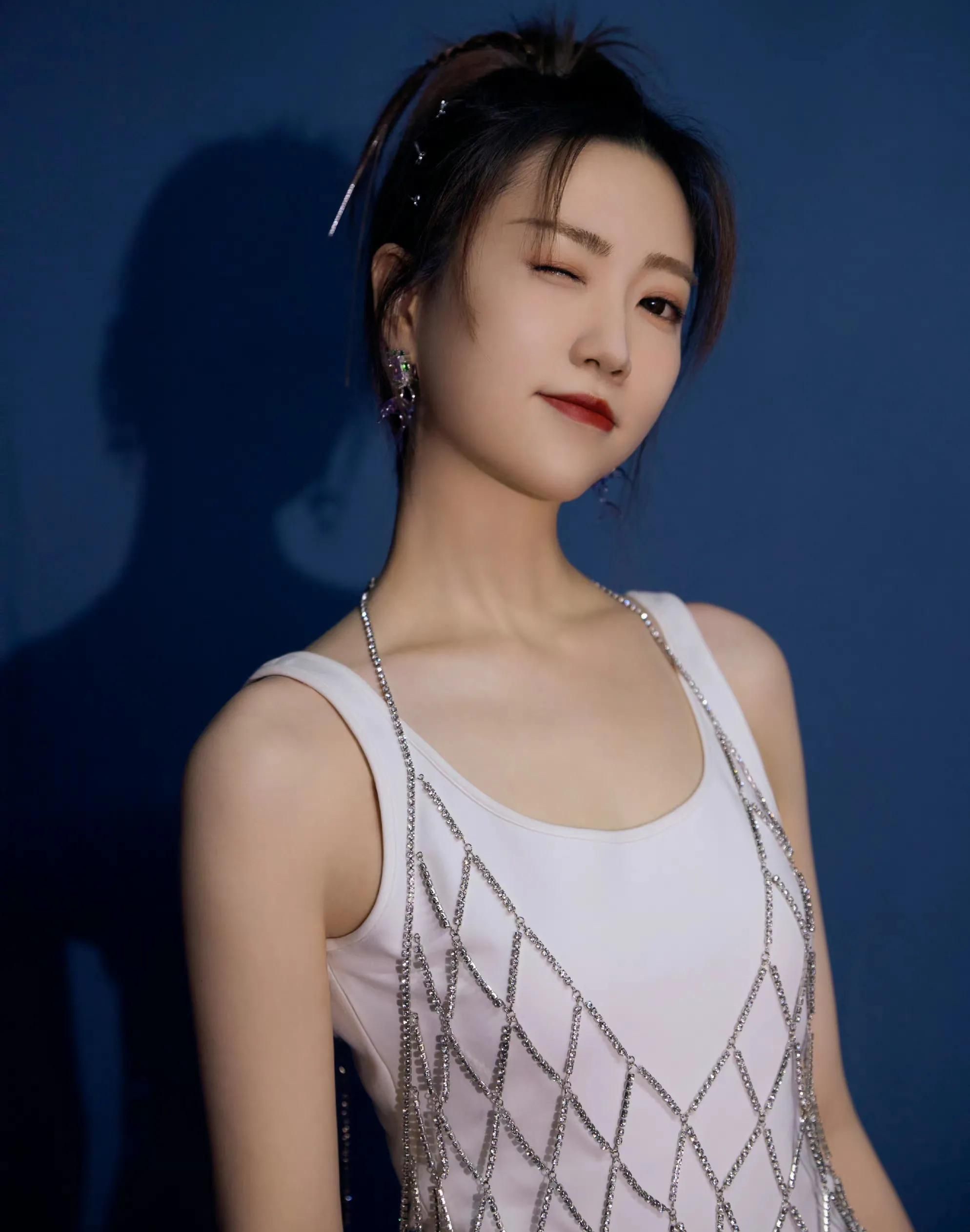 张纯烨:清纯绝美,仪态端庄,美艳动人!_高清图集_新浪网