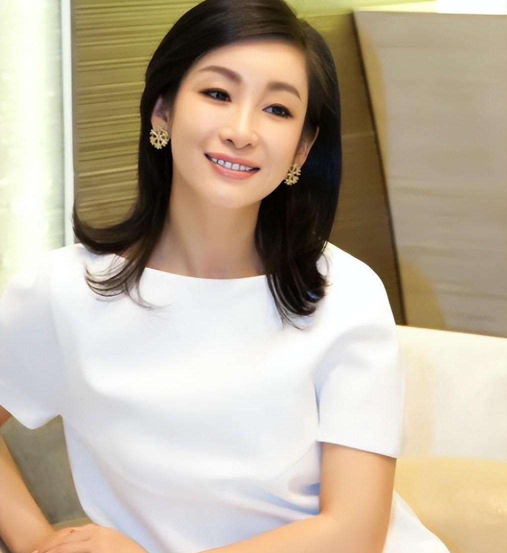 秦海璐穿衣风格大胆,高贵冷艳,楚楚动人!_高清图集_新浪网