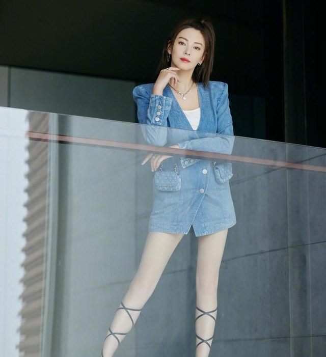 张雨绮牛仔外套大长腿写真!__财经头条
