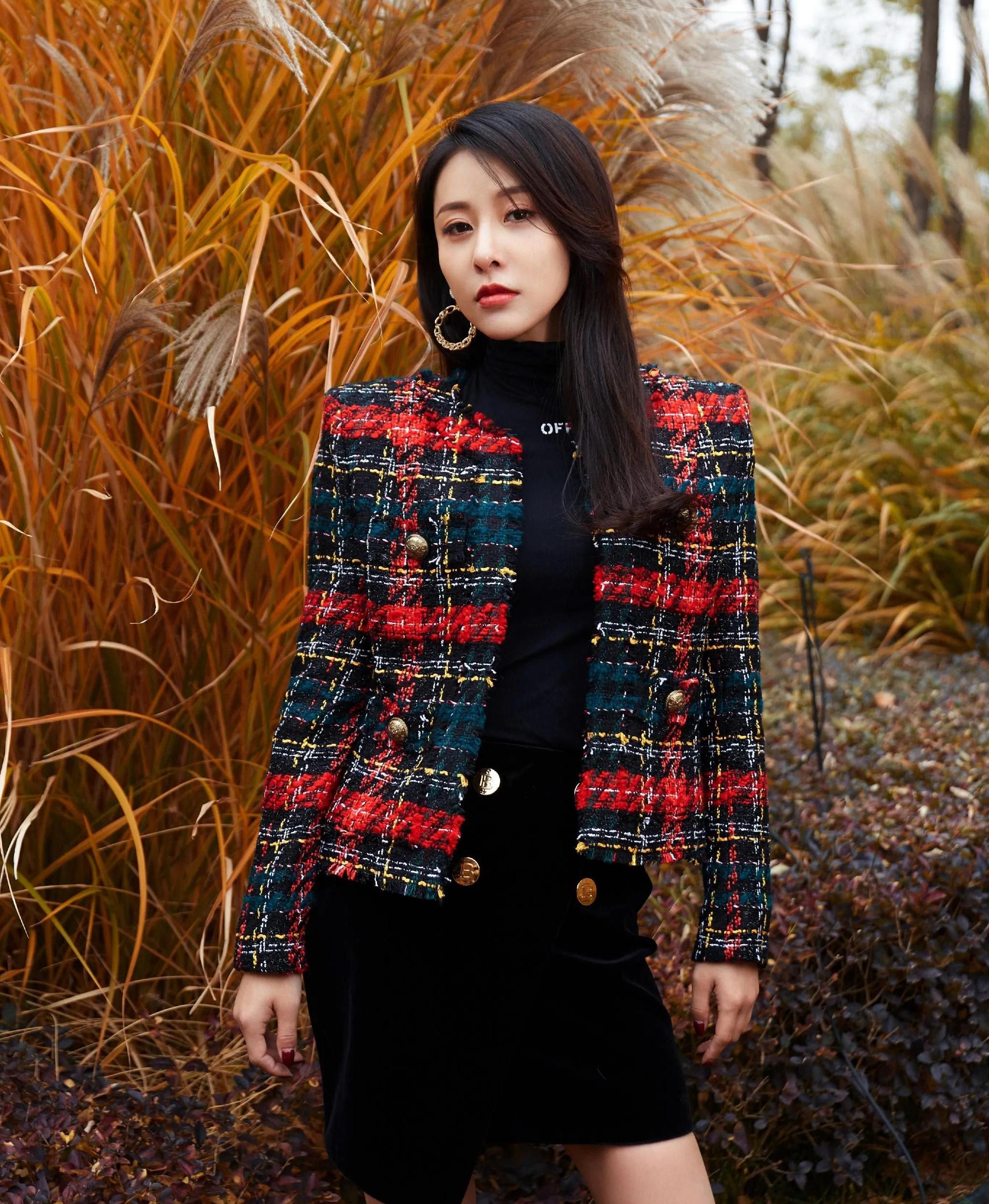 女演员贾青:温婉恬静,楚楚动人!__财经头条