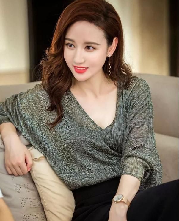 张萌美艳写真秀凹凸身材曲线傲人美艳动人