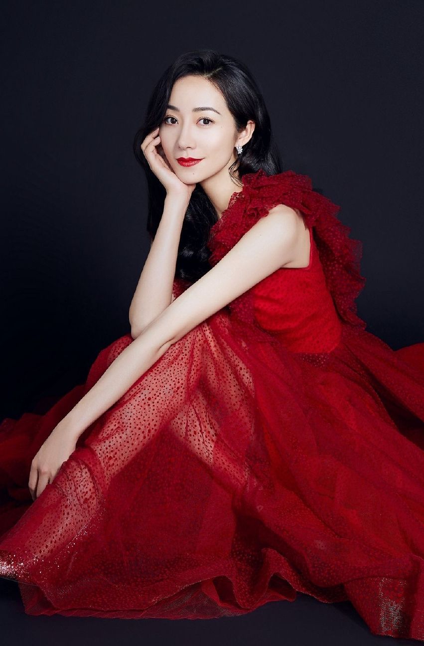 韩雪红色连衣裙礼服时尚写真灵动优雅美艳动人