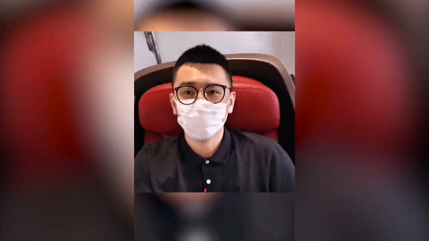 杨鸣自拍自导自演vlog 游苏州园林进行核酸检测汗流浃背