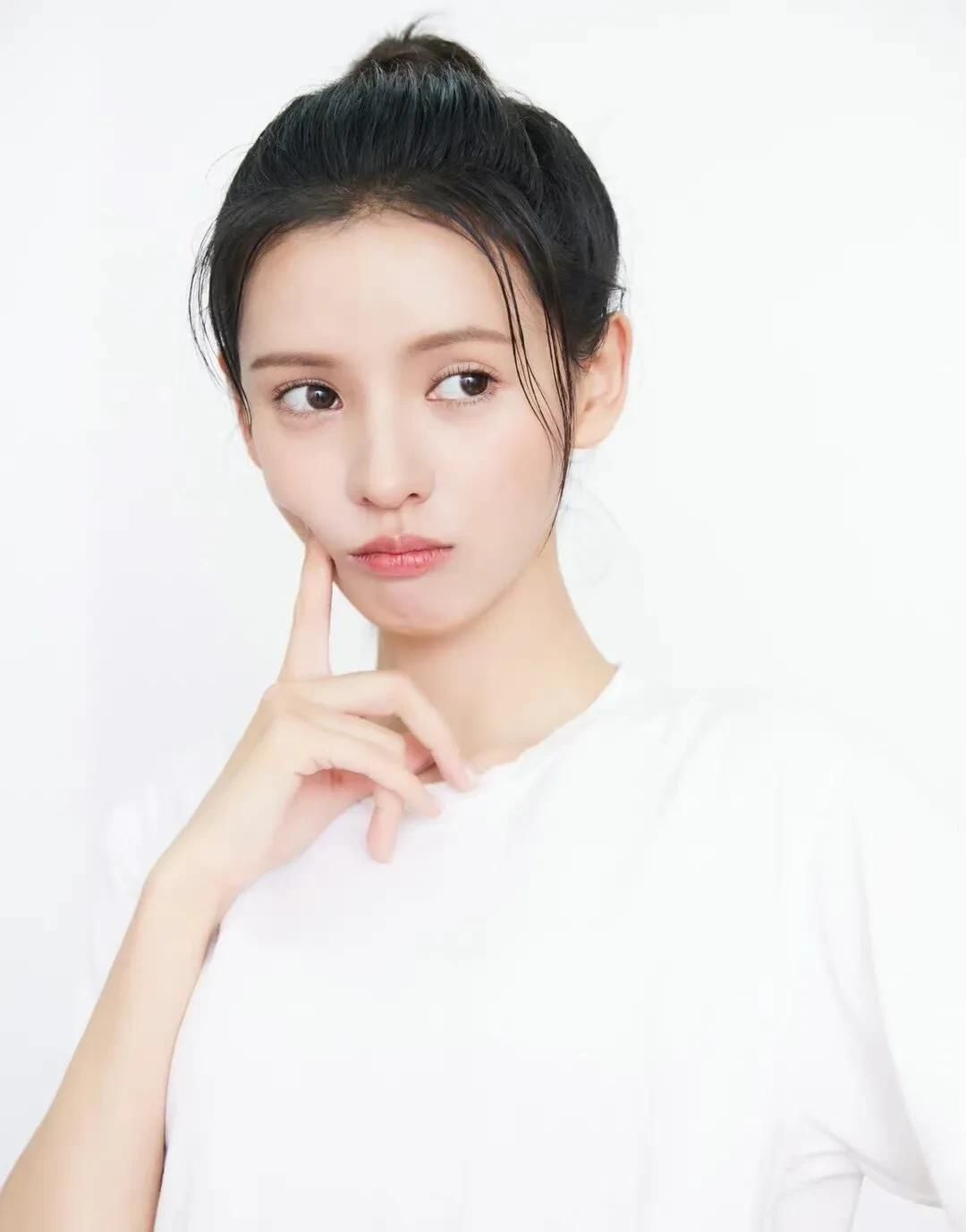 张予曦高清惊艳写真,娇俏动人!__财经头条