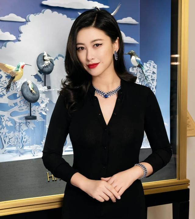 朱珠美图集!__财经头条