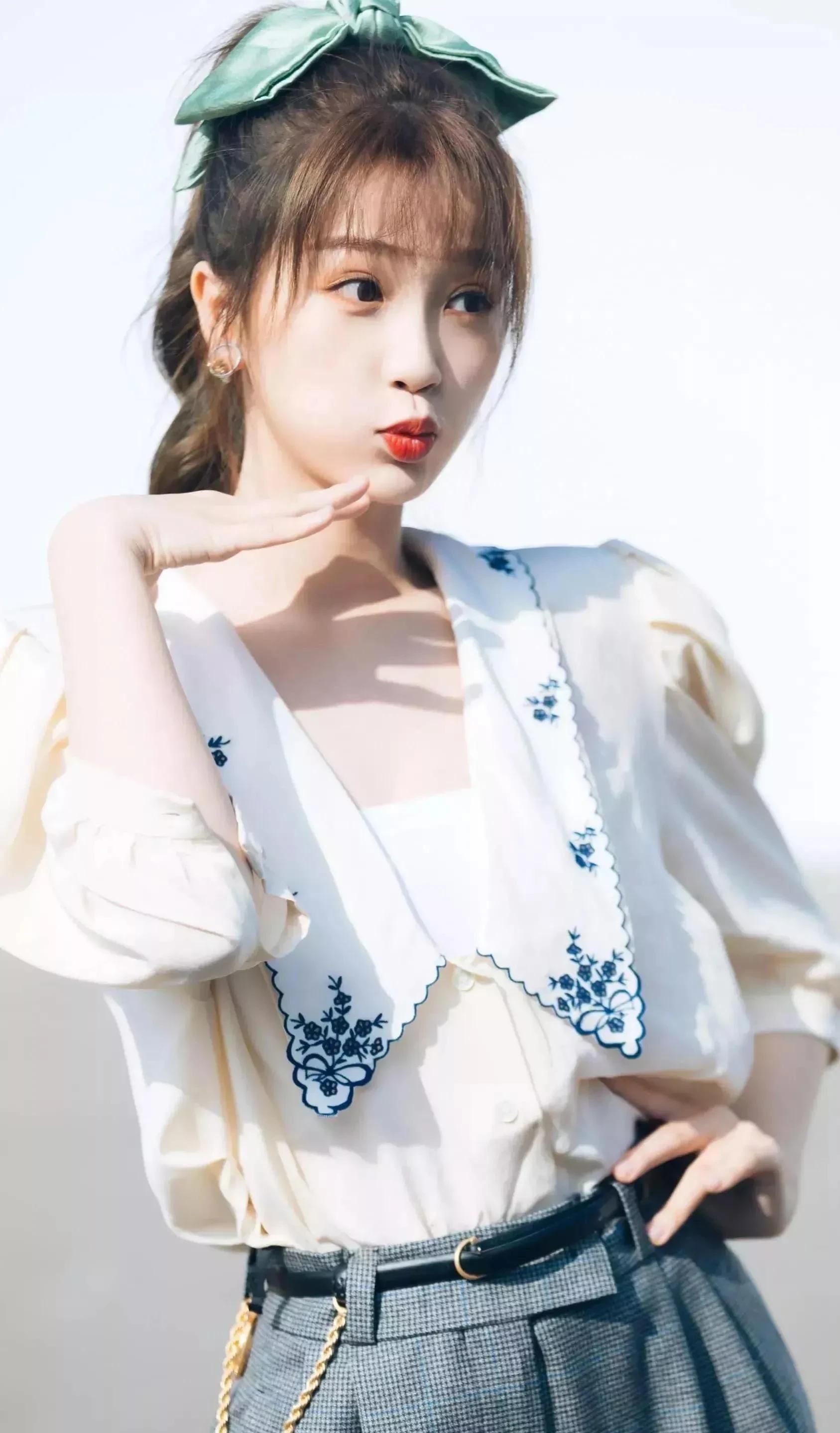 俏皮可爱的虞书欣美艳动人甜美可人的写真照