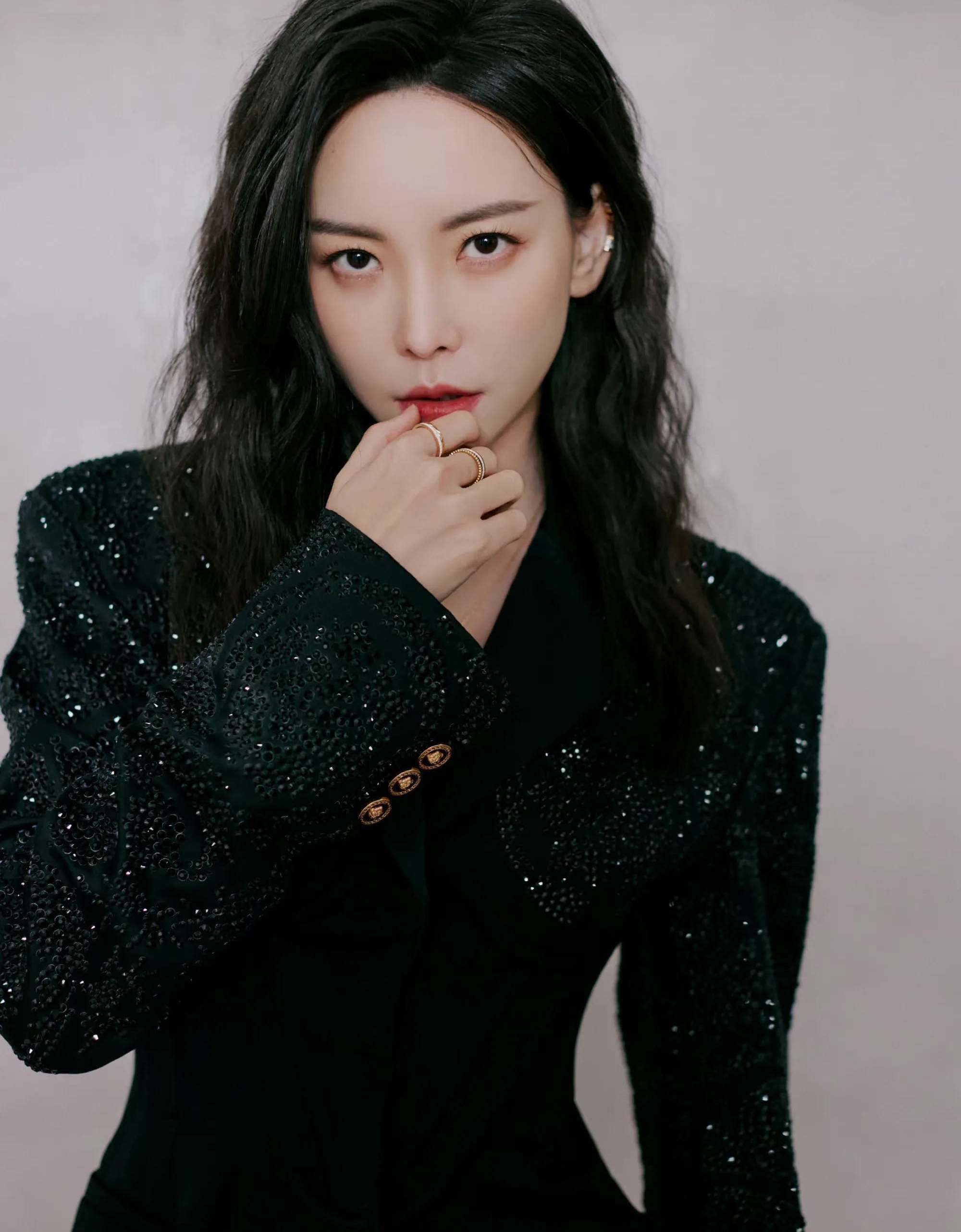 身材火辣的于文文,芳菲妩媚,楚楚动人!_高清图集_新浪网