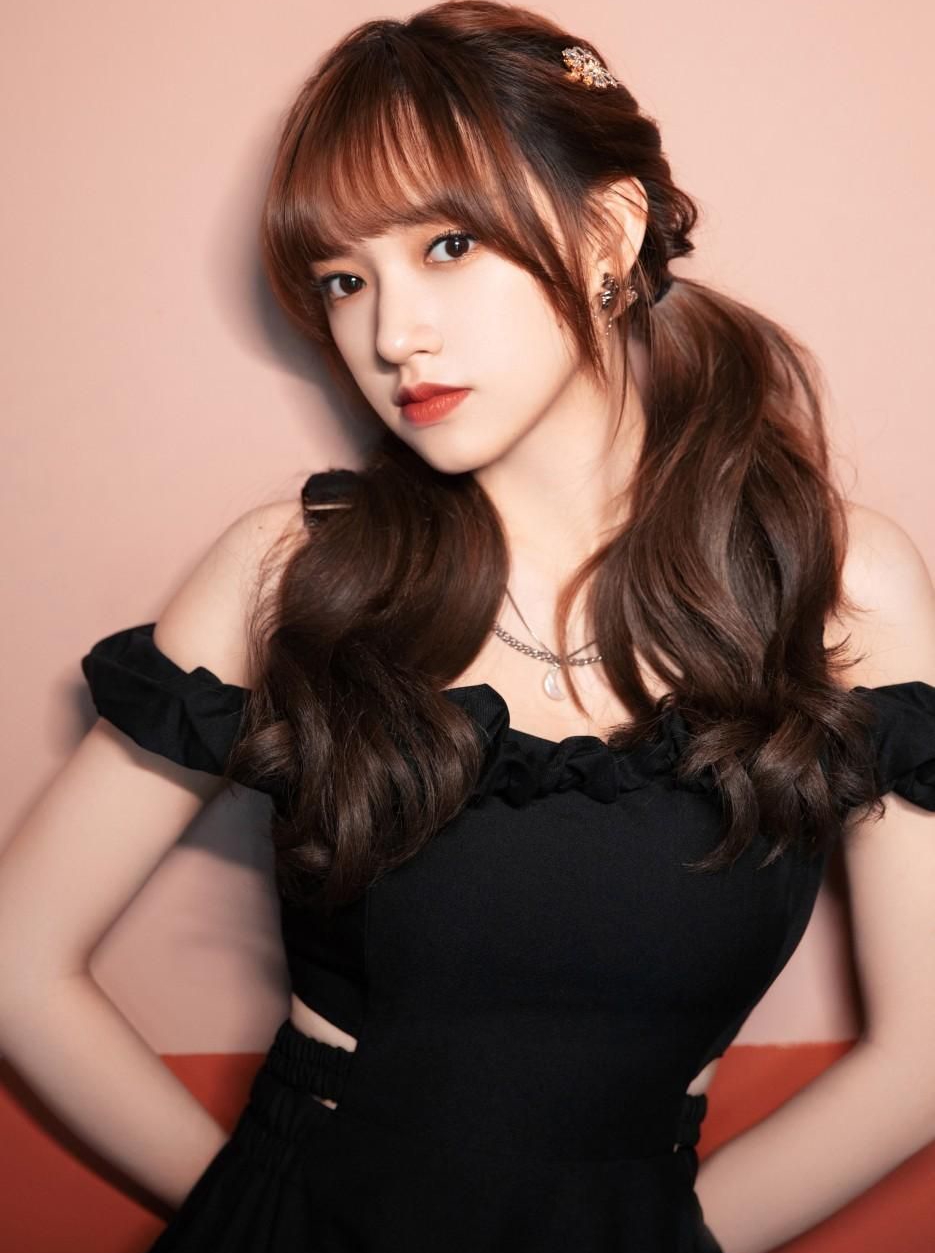 温柔甜美程潇淡雅娴静楚楚动人