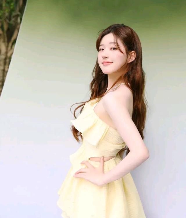 赵露思夏日户外写真