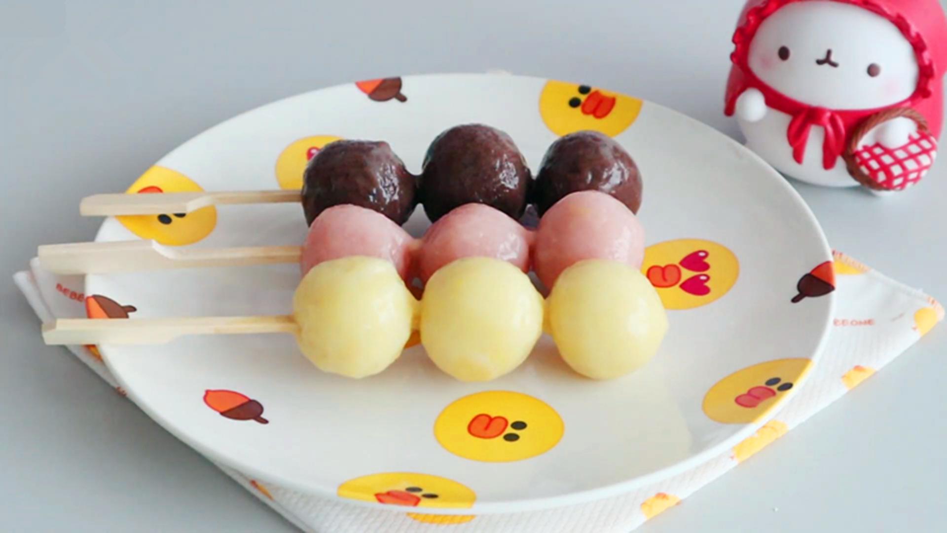 神奇好玩的甜品制作:糯米球用水一煮立马q弹!串成糖葫芦诱人!