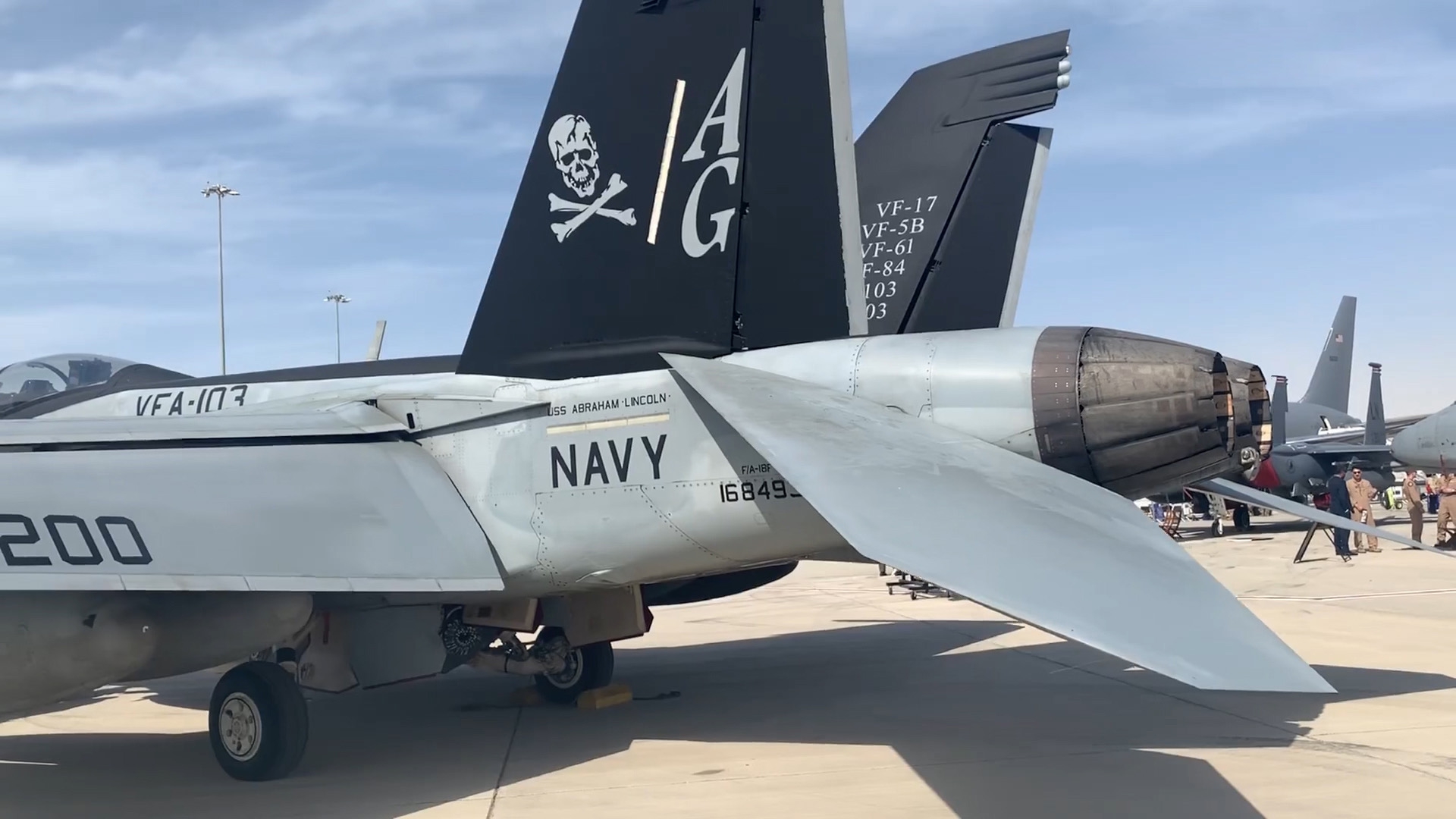 近距离拍摄美国海军航空兵,fa-18f"超级大黄蜂"舰载机!