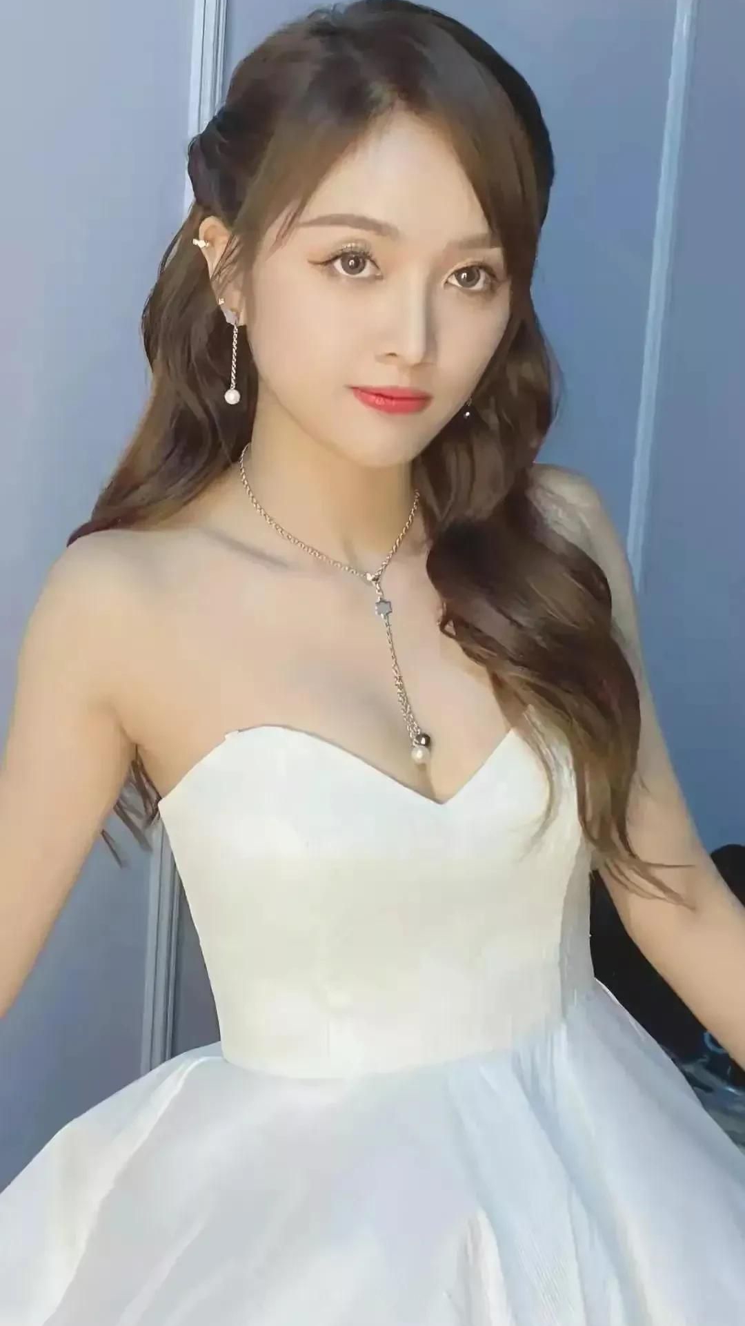 白鹿美艳写真灵巧娇艳美艳动人