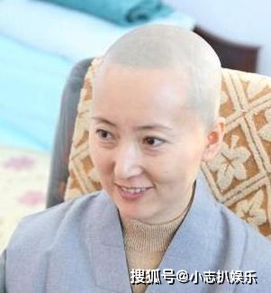 据陈家的亲戚向外透露,郝彤在陈晓旭离世后悄悄还俗.