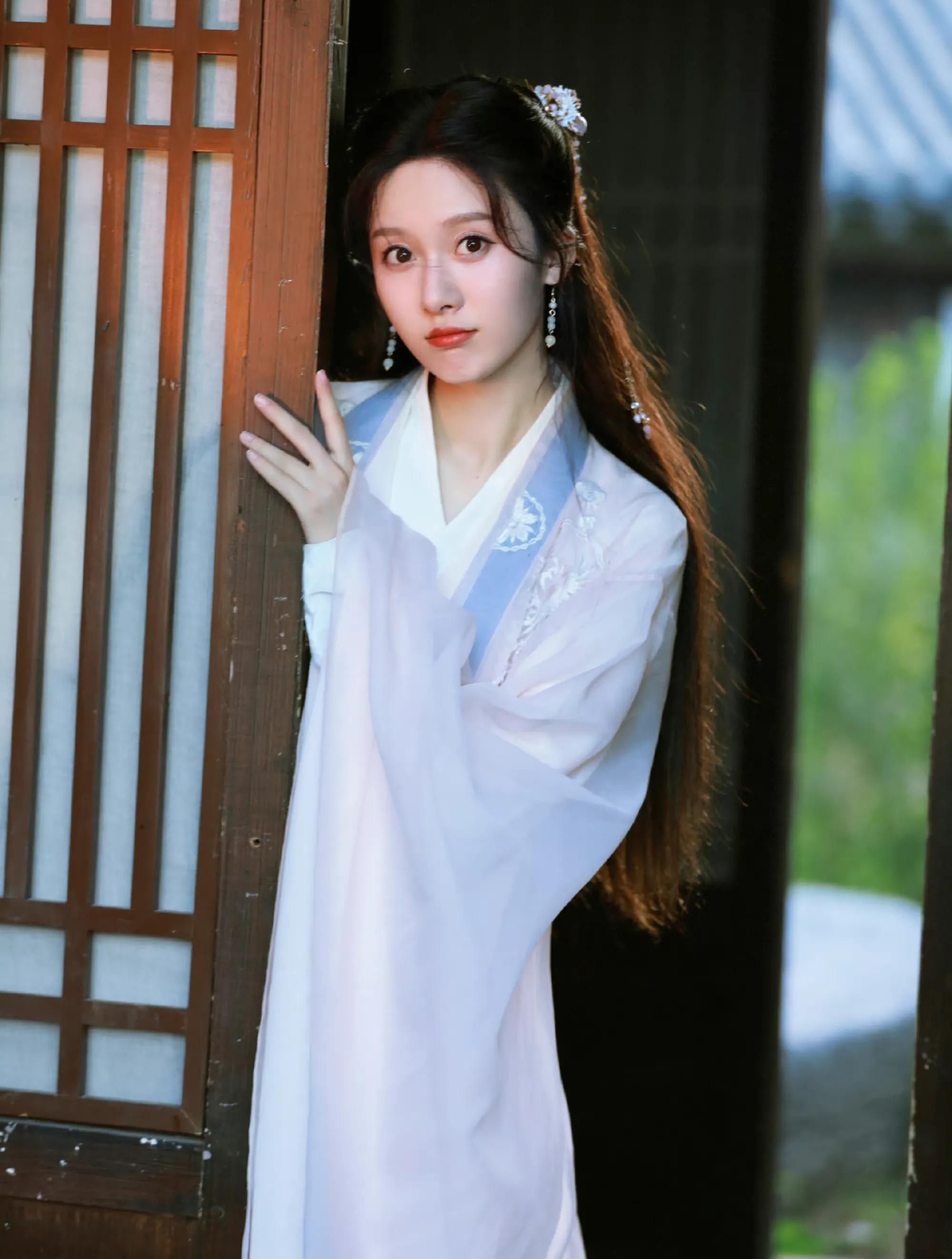 王子璇古装造型,清冷俏皮,楚楚动人!__财经头条
