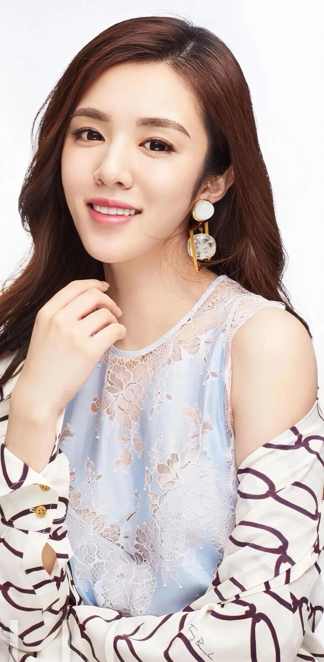 气质女神王晓晨精美写真,惊艳迷人!__财经头条