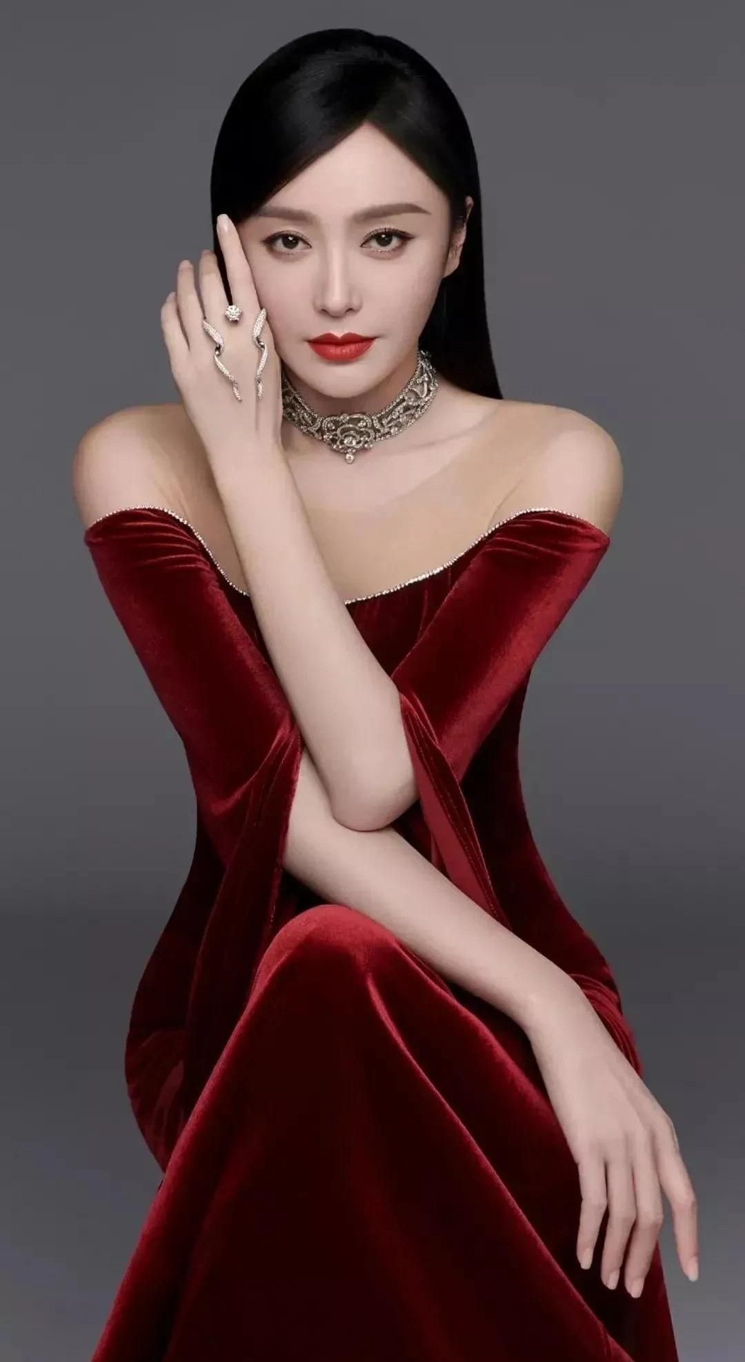 端庄大方的秦岚,美艳动人,精致文雅的写真照!_高清图集_新浪网